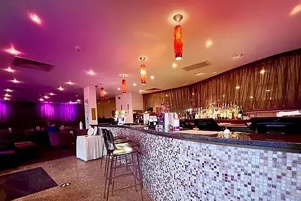 A beautifully presented luxury drinks station for wedding venue hire bookings.